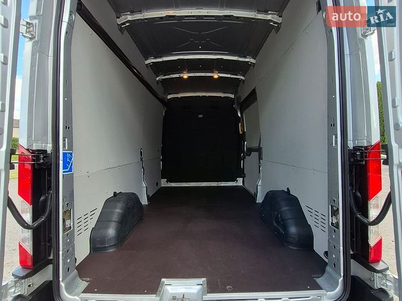 Вантажний фургон Ford Transit 2021 в Дубні