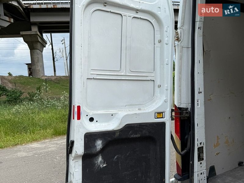 Грузовой фургон Ford Transit 2017 в Киеве