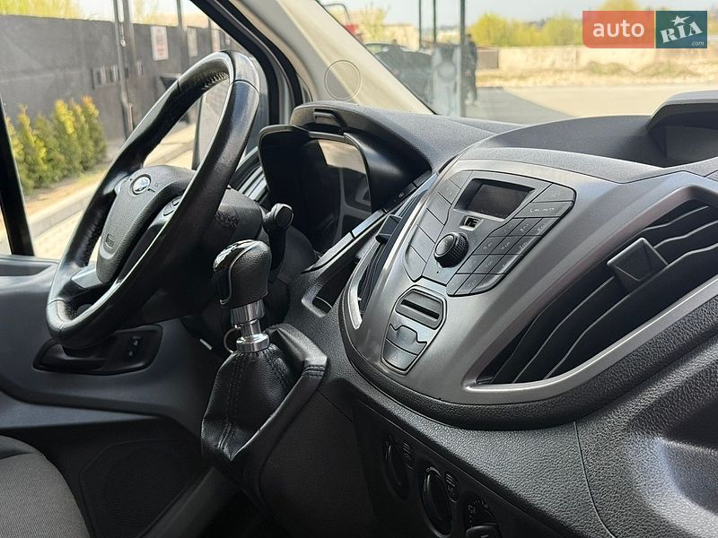 Вантажний фургон Ford Transit 2018 в Дубні
