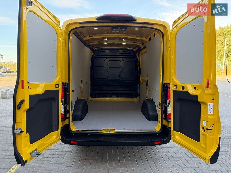 Вантажний фургон Ford Transit 2022 в Ірпені
