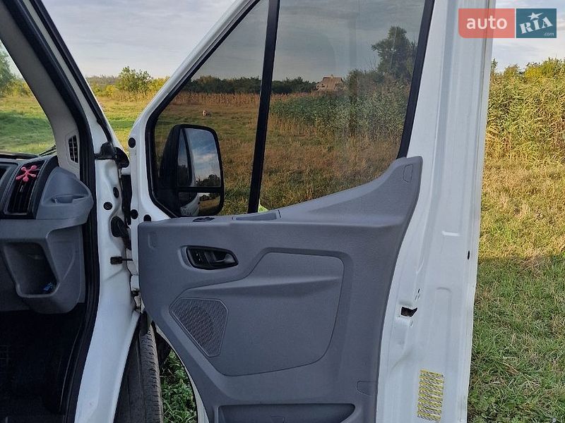 Вантажний фургон Ford Transit 2015 в Барвінковому