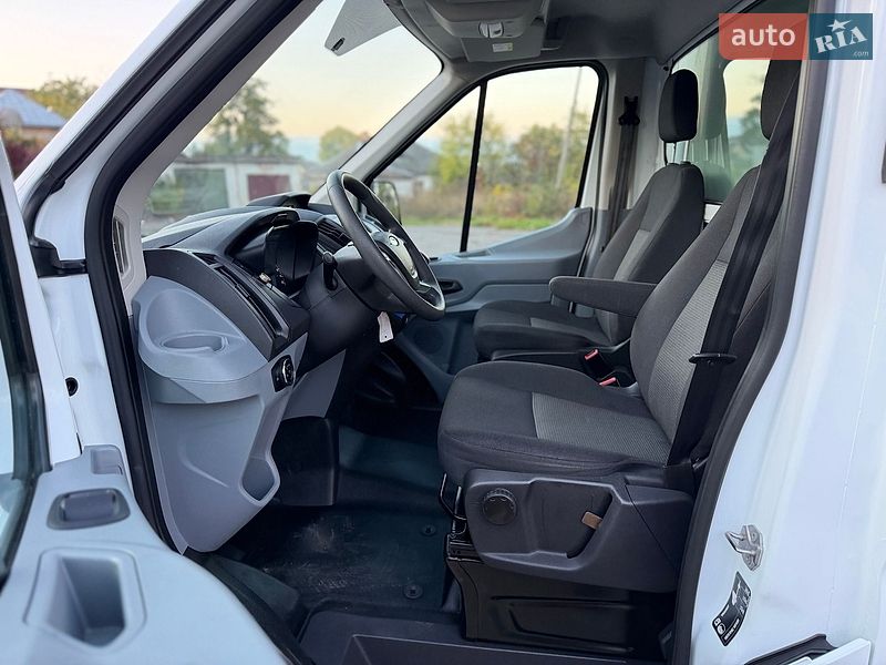 Вантажний фургон Ford Transit 2016 в Дубні