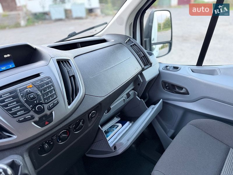 Вантажний фургон Ford Transit 2016 в Дубні
