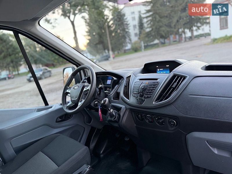 Вантажний фургон Ford Transit 2016 в Дубні