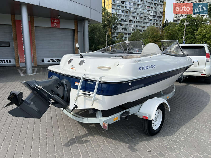 Катер Four Winns Freedom 2003 в Днепре