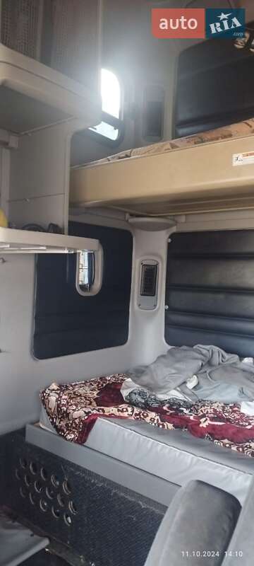 Тягач Freightliner Century 2003 в Калиновке