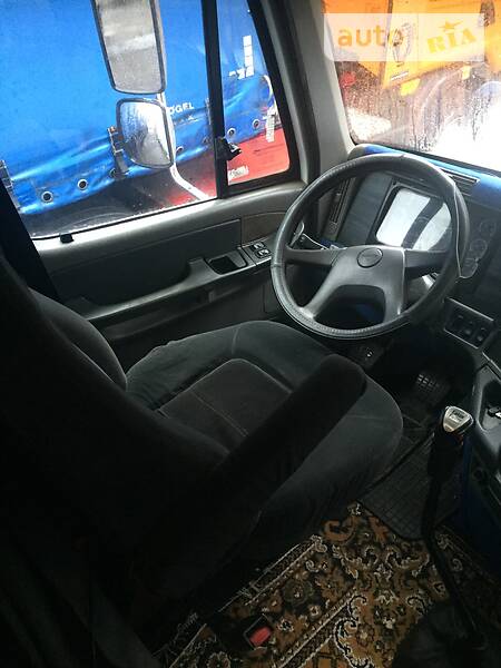 Тягач Freightliner Columbia 2003 в Киеве