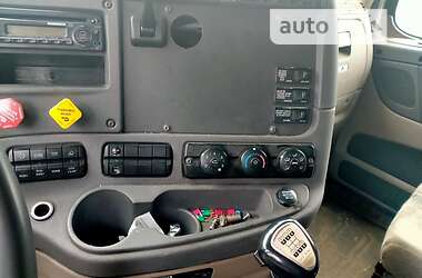 Тягач Freightliner Columbia 2012 в 