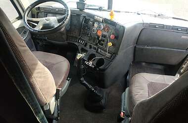 Тягач Freightliner Columbia 2003 в Покрове