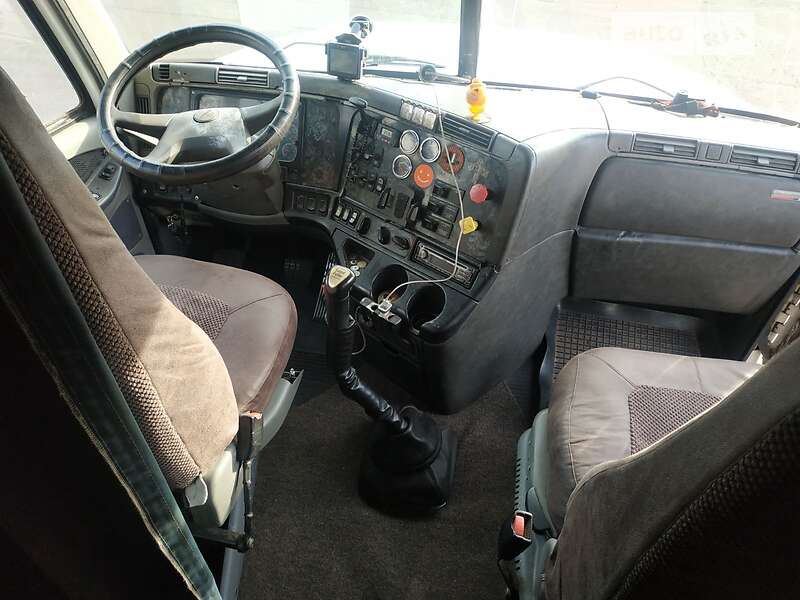 Тягач Freightliner Columbia 2003 в Покрове