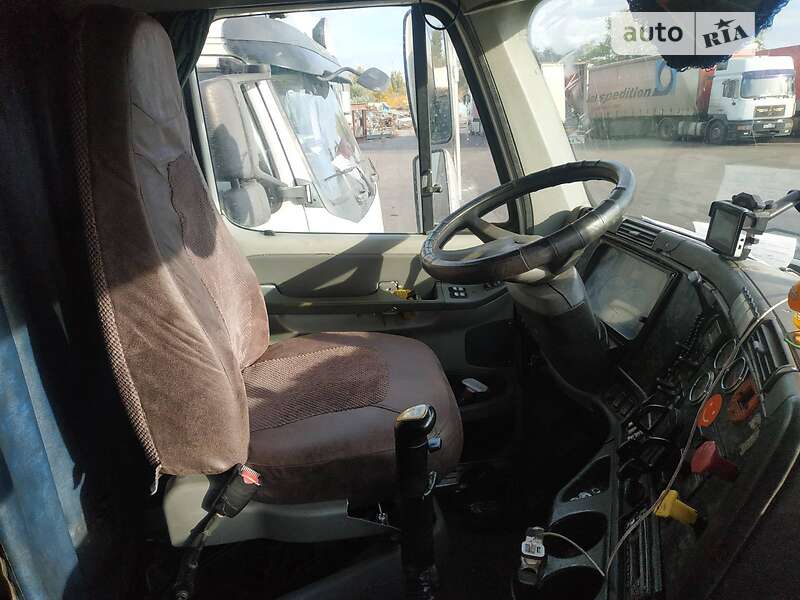 Тягач Freightliner Columbia 2003 в Покрове