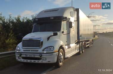 Рефрижератор Freightliner Columbia 2002 в Луцьку