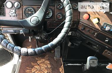 Тягач Freightliner FLD 2000 в 