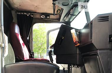 Тягач Freightliner FLD 2000 в 