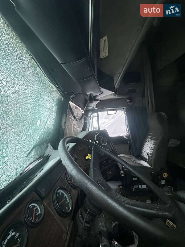 Тягач Freightliner FLD 2002 в Киеве