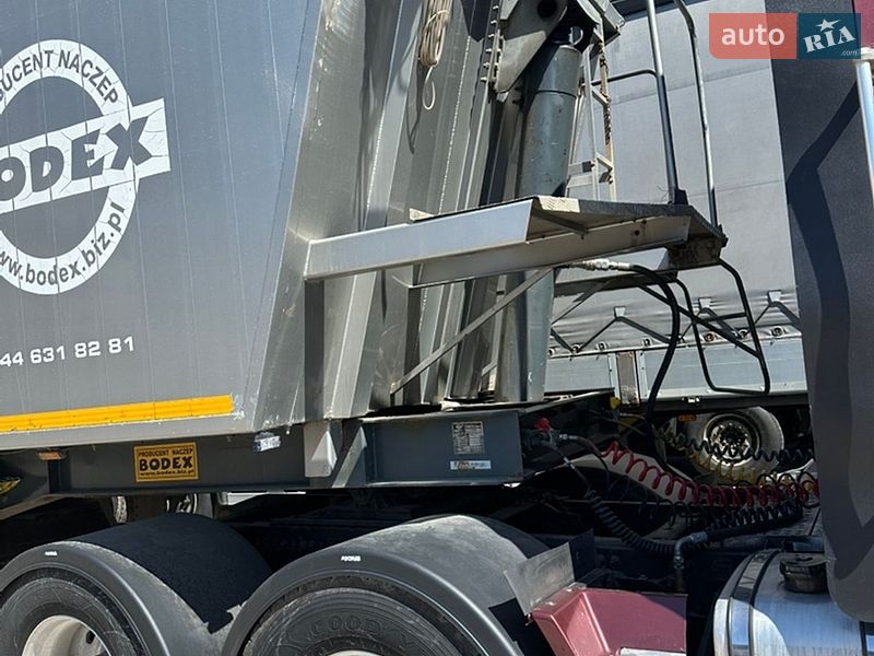 Тягач Freightliner FLD 2003 в Ровно