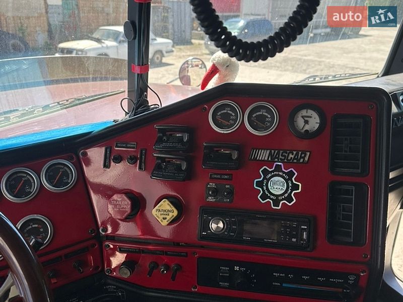 Тягач Freightliner FLD 2003 в Ровно