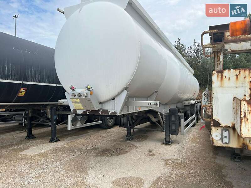 Цистерна напівпричіп Fruehauf 01Y 1997 в Черкасах