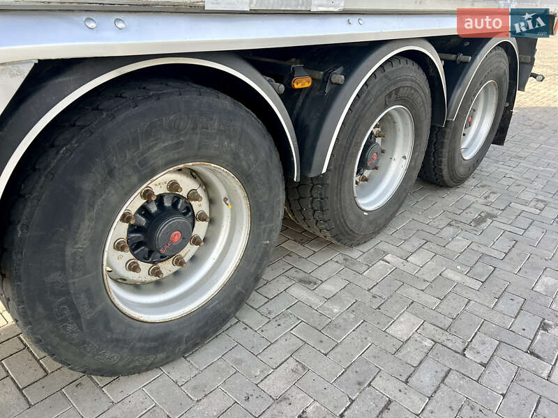 Зерновоз - напівпричіп Fruehauf SAF 2013 в Рівному