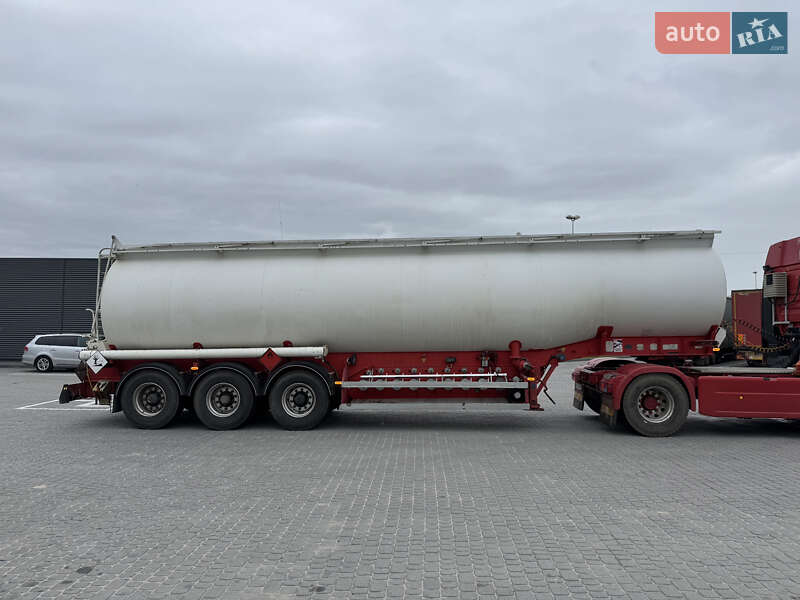 Цистерна напівпричіп Fruehauf SMB 1998 в Львові
