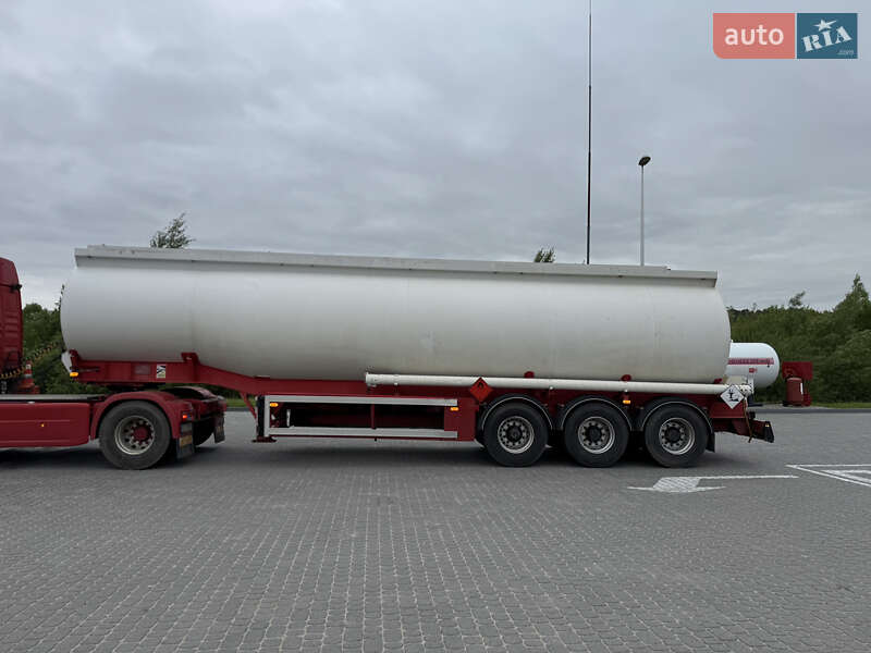 Цистерна напівпричіп Fruehauf SMB 1998 в Львові