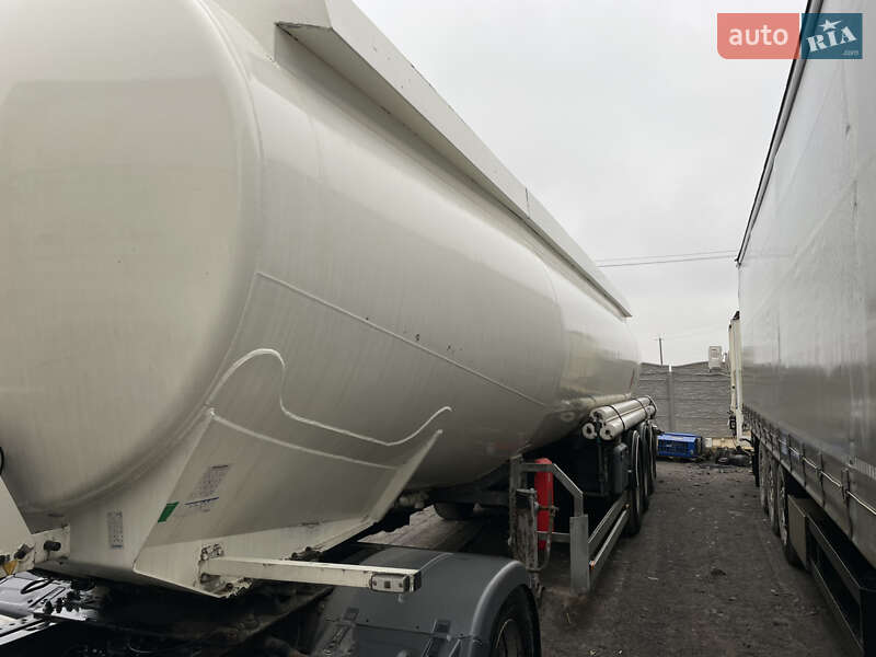 Цистерна напівпричіп Fruehauf T34 1999 в Хмельницькому