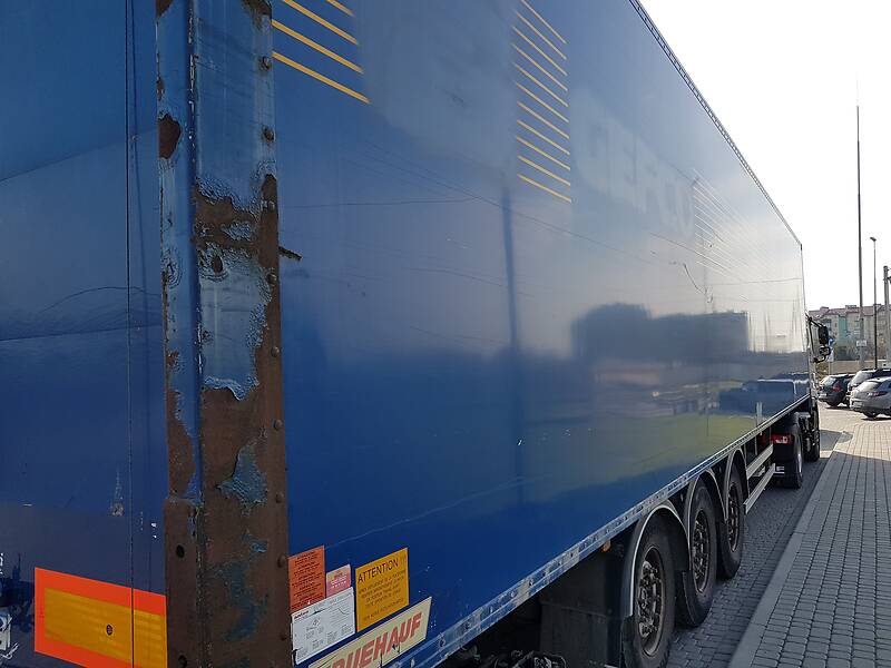 Изотермическая будка Fruehauf T34T1RP 2007 в Радехове