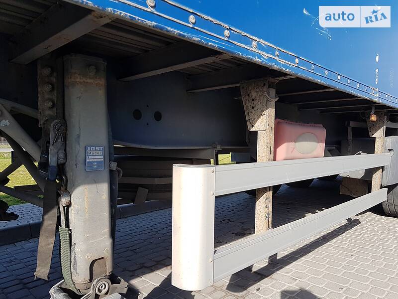 Изотермическая будка Fruehauf T34T1RP 2007 в Радехове