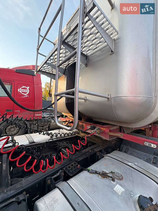 Зерновоз - полуприцеп Fruehauf TX 34 2013 в Полтаве фото 2 Зерновоз - полуприцеп Fruehauf TX 34 2013 в Полтаве