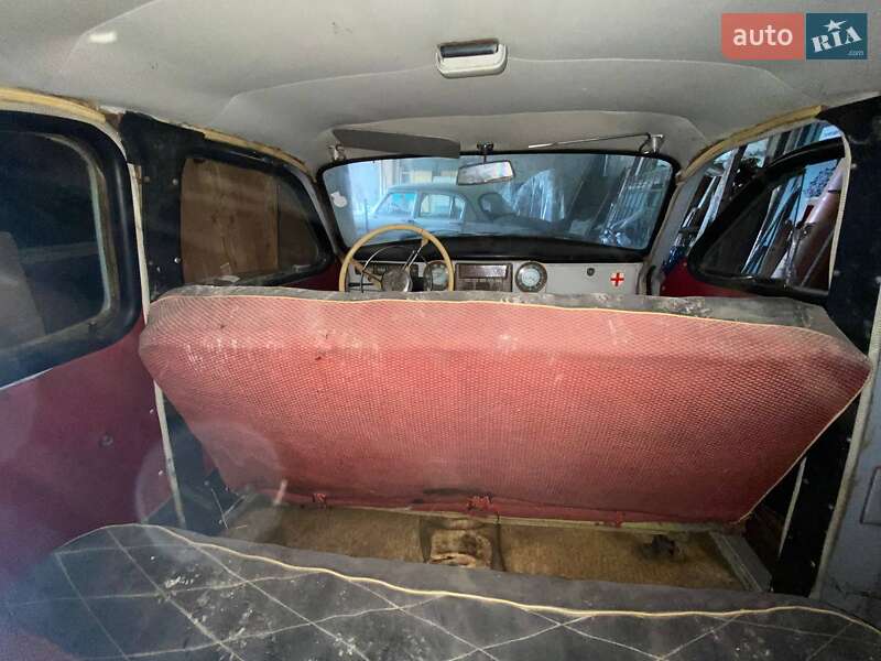 Седан FSO Warszawa 1971 в Львові