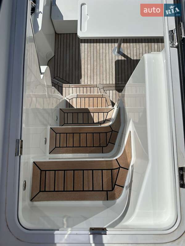 Моторная яхта Galeon 300 2021 в Киеве фото 9 Моторная яхта Galeon 300 2021 в Киеве
