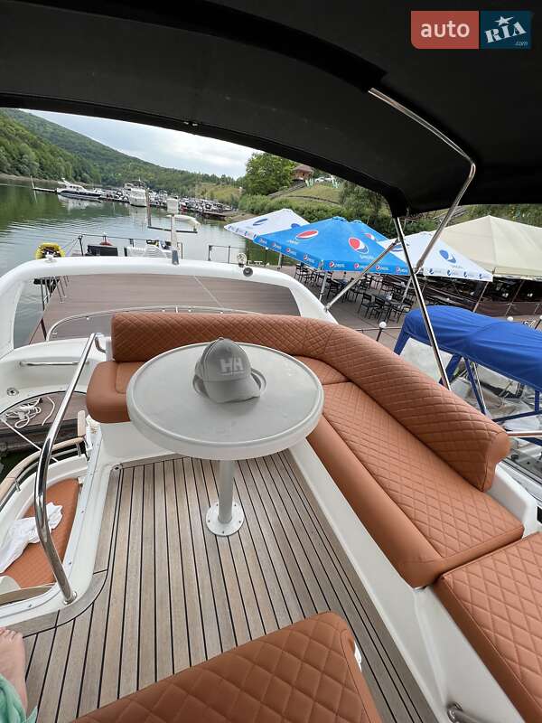 Моторная яхта Galeon 330 2008 в Киеве