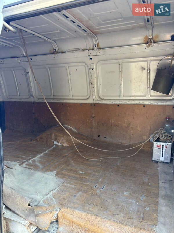 Грузовой фургон ГАЗ 2705 Газель 2002 в Воловце