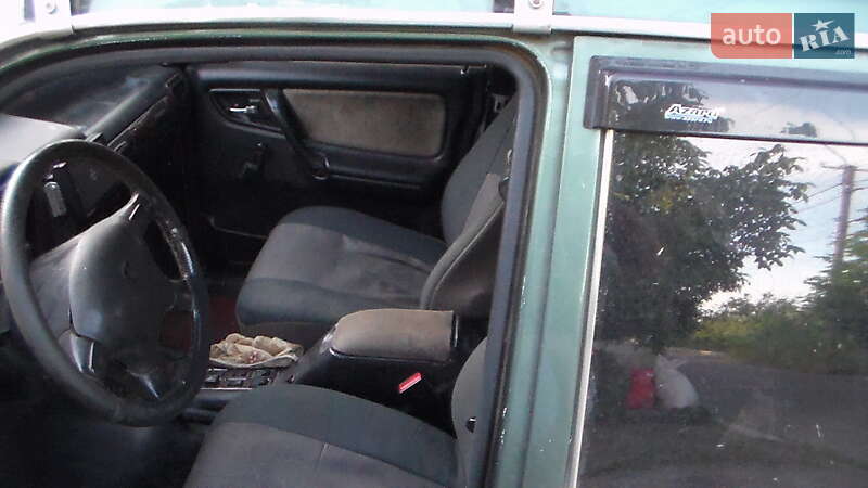 Седан ГАЗ 3110 Волга 2003 в Сараті