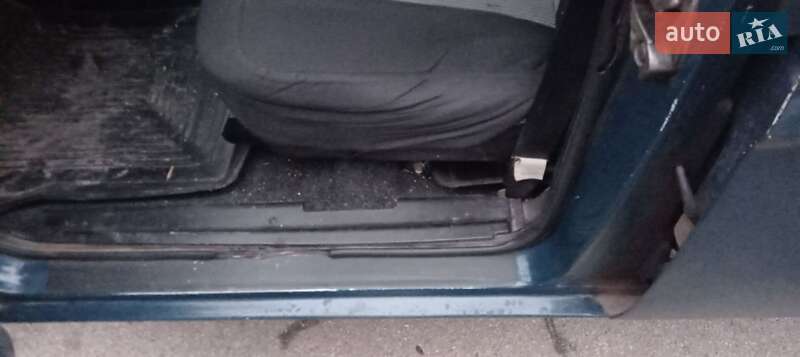 Седан ГАЗ 3110 Волга 2001 в Витовском районе