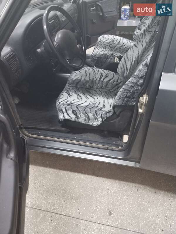 Седан ГАЗ 3110 Волга 2003 в Южному фото 20 Седан ГАЗ 3110 Волга 2003 в Южному