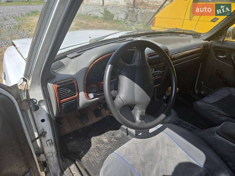 Седан ГАЗ 3110 Волга 2001 в Староконстантинове