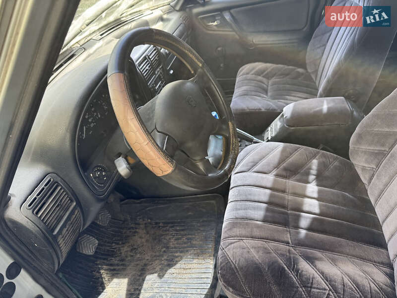 Седан ГАЗ 3110 Волга 2002 в Житомире