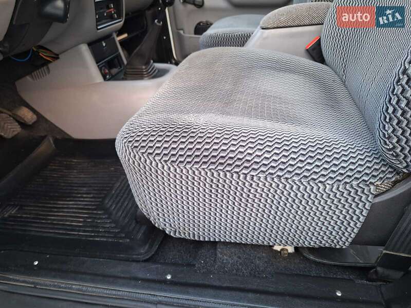 Седан ГАЗ 3110 Волга 2000 в Ізюмі