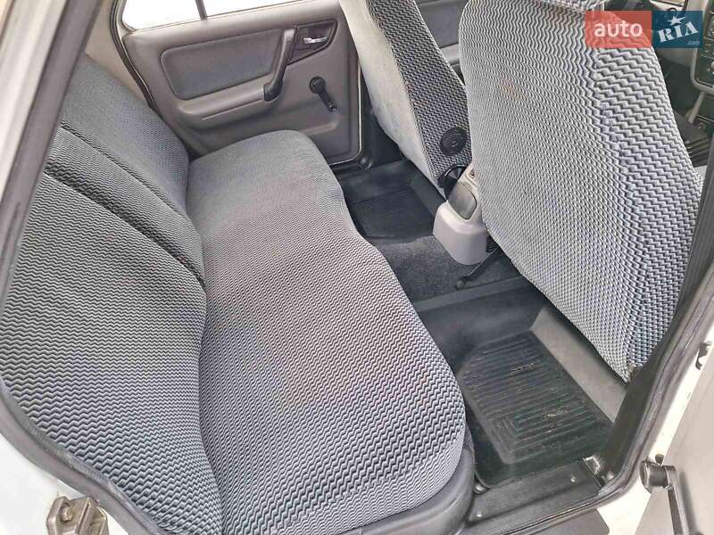 Седан ГАЗ 3110 Волга 2000 в Ізюмі