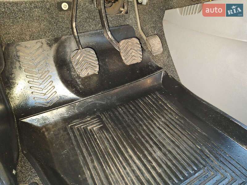 Седан ГАЗ 3110 Волга 2000 в Ізюмі