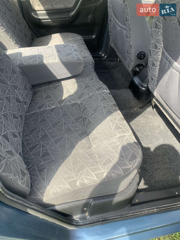 Седан ГАЗ 31105 Волга 2004 в Черняхові