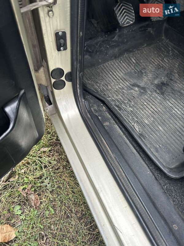 Седан ГАЗ 31105 Волга 2004 в Новомосковську