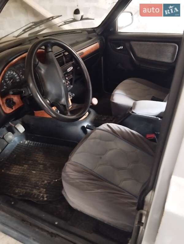 Седан ГАЗ 31105 Волга 2004 в Стрию