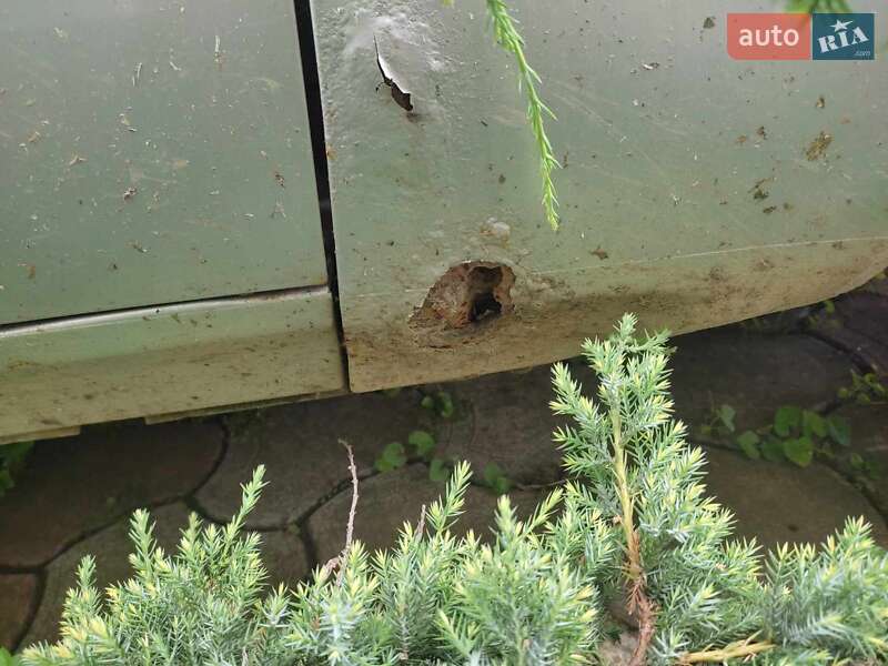 Седан ГАЗ 31105 Волга 2006 в Калуше