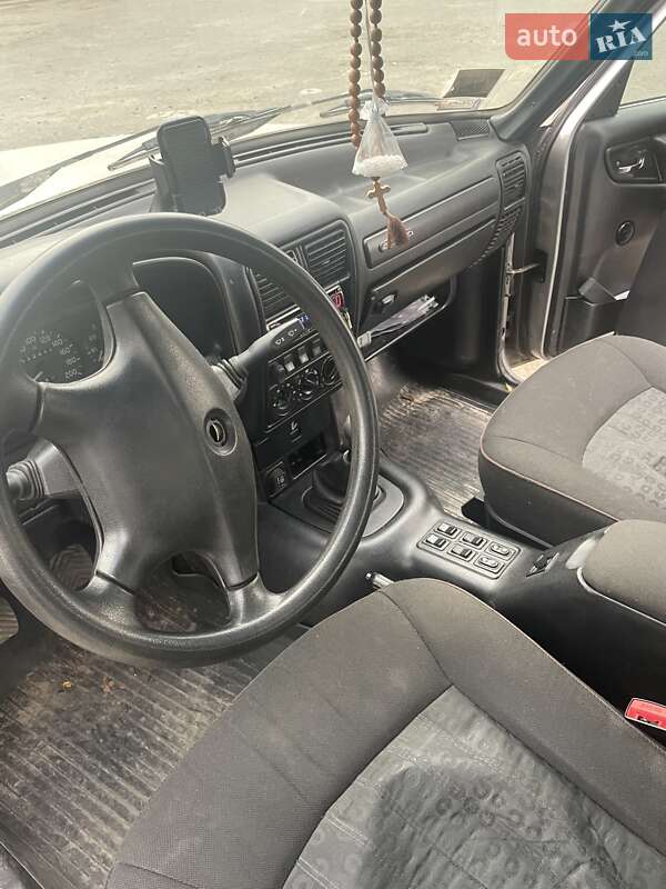 Седан ГАЗ 31105 Волга 2007 в Дубно