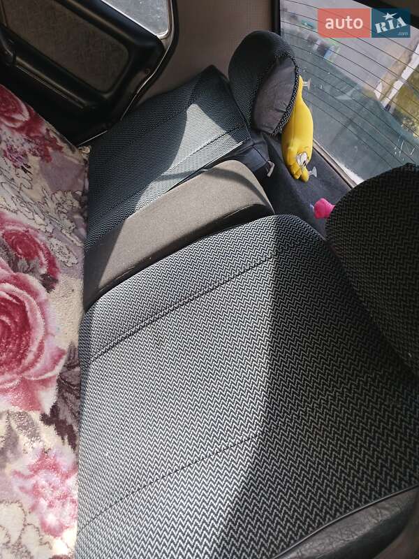 Седан ГАЗ 31105 Волга 2004 в Гайсине