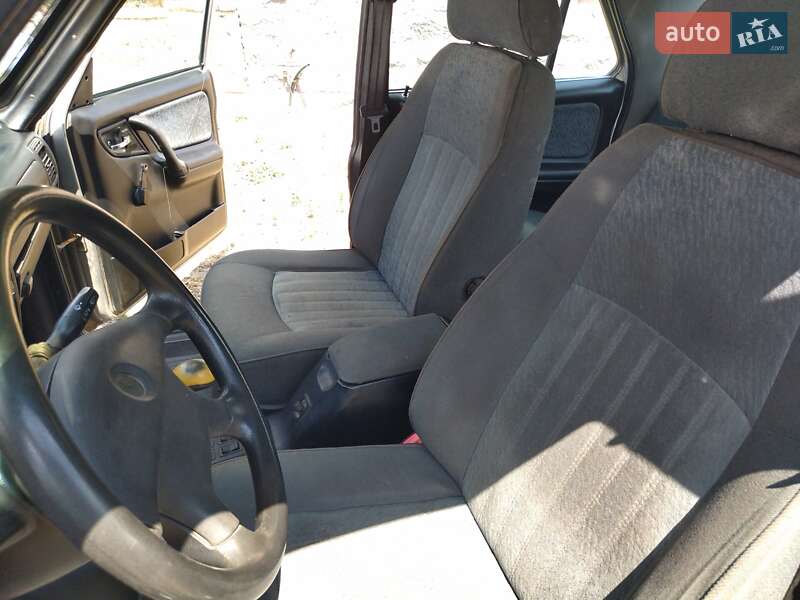 Седан ГАЗ 31105 Волга 2004 в Тальному