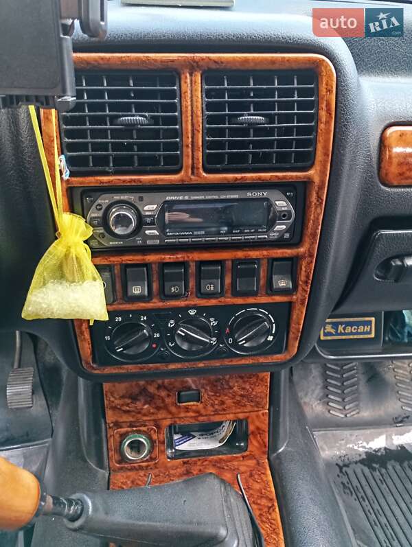 Седан ГАЗ 31105 Волга 2006 в Черкасах