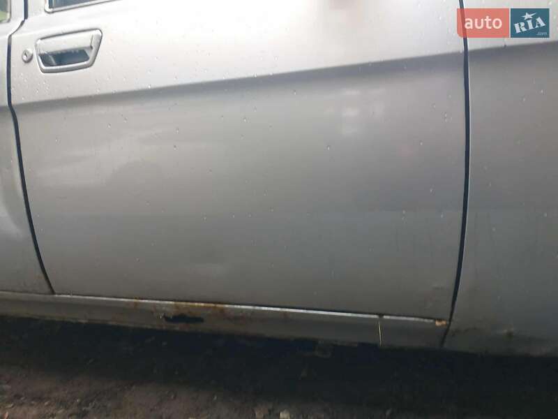 Седан ГАЗ 31105 Волга 2004 в Киеве